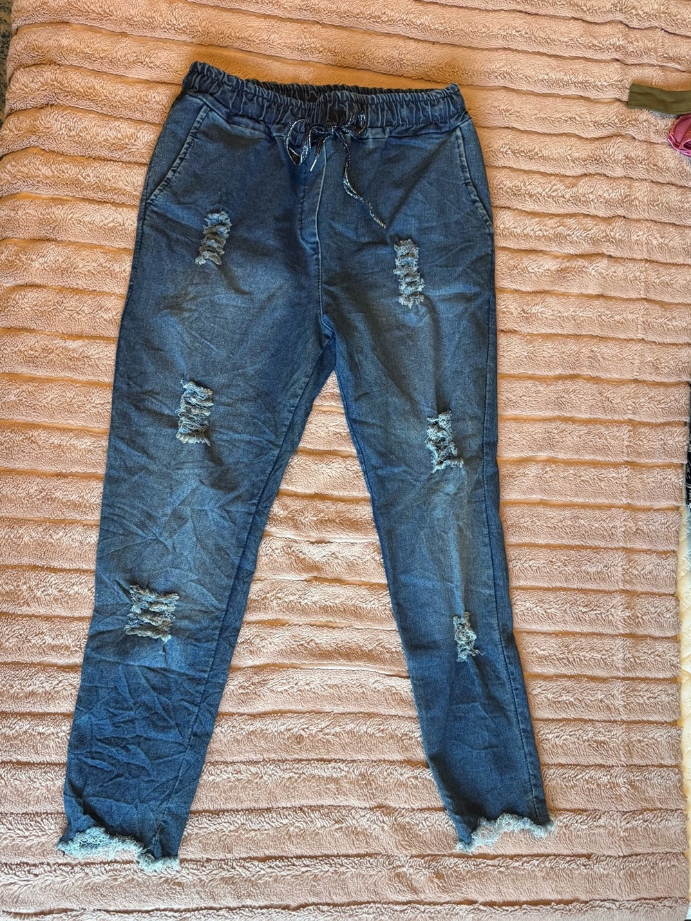 Drawstring ripped denim jeans